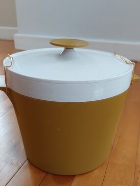 Vintage Plastic Ice Bucket  avocado green Retro Barware